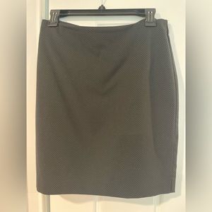 NWT!! Banana Republic polka dot black pencil skirt, size 6